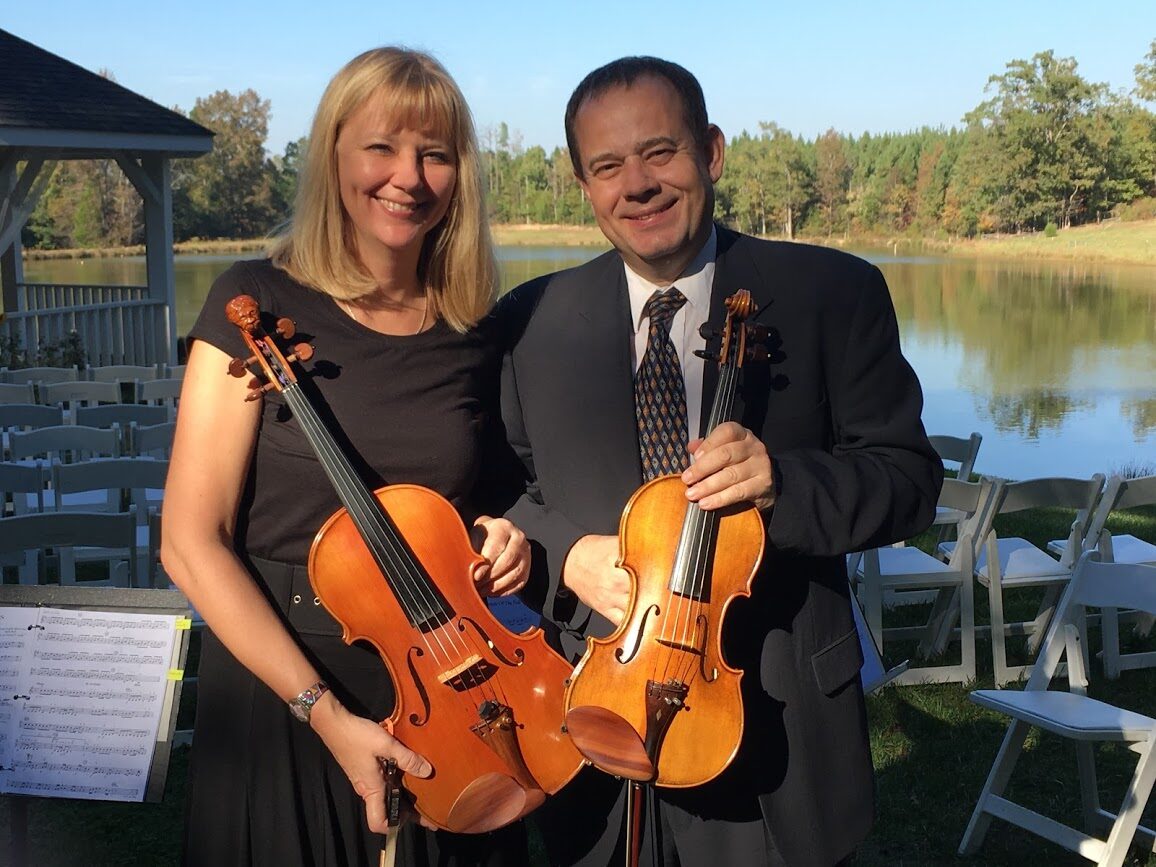 Duo Vivo string duet performing at a wedding